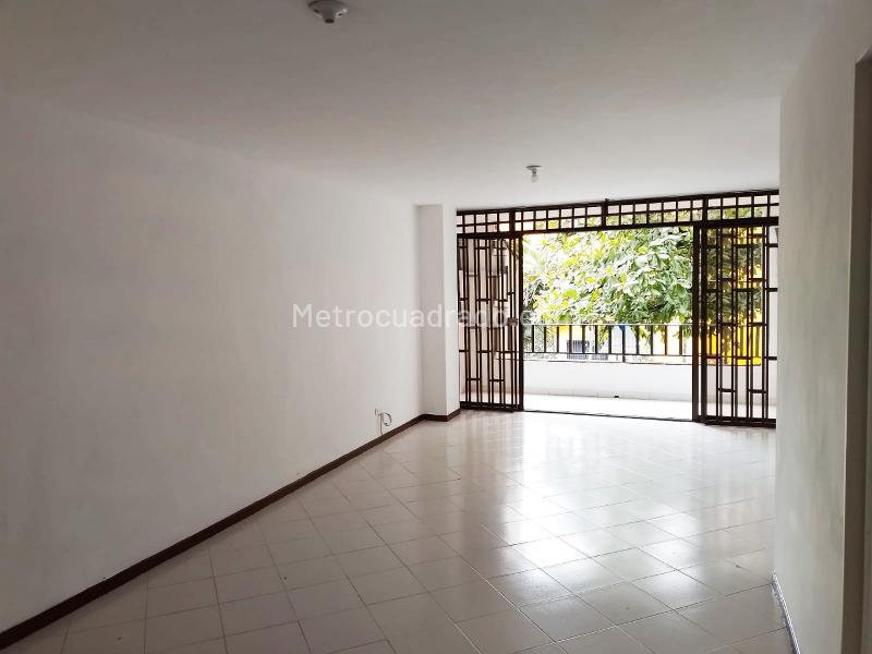 Apartamento Amplio de 3 Alcobas en Laureles