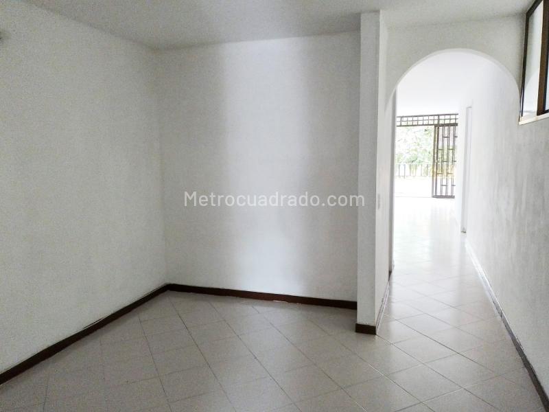 Spacious 3BR Apartment in Laureles - 6