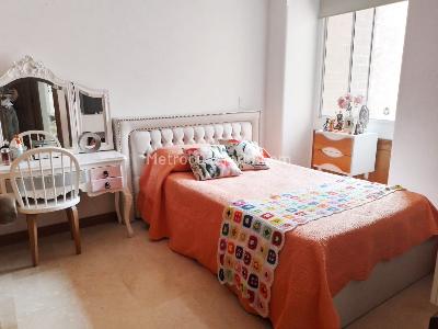 Apartamento en venta en Laureles, Medellín · foto 8 de 19