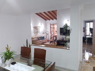 Apartamento de 3 alcobas en venta en Laureles, Medellín, 120 m² · foto 3 de 19