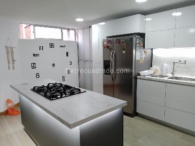 Apartamento de 3 alcobas en venta en Laureles, Medellín, 120 m² · foto 8 de 19