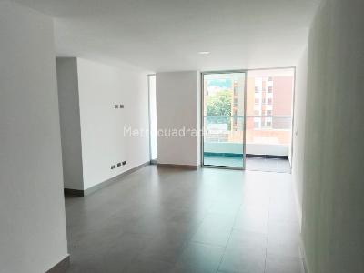 Apartamento de 3 alcobas en venta en Laureles, Medellín, 104 m² · foto 3 de 13