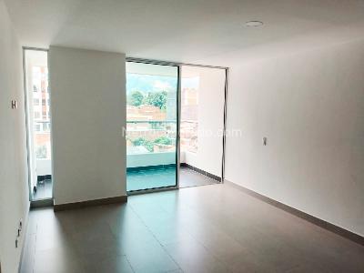 Apartamento de 3 alcobas en venta en Laureles, Medellín, 104 m² · foto 2 de 13