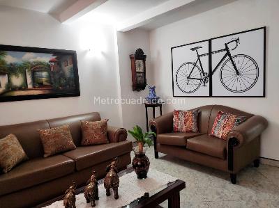 Casa de 4 alcobas en venta en Belen, Medellín, 220 m² · foto 2 de 15