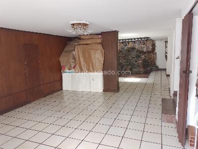 Casa de 5 alcobas en venta en Laureles, Medellín, 252 m² · foto 2 de 19
