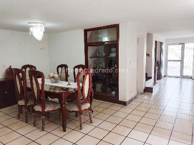 Casa de 5 alcobas en venta en Laureles, Medellín, 252 m² · foto 4 de 19