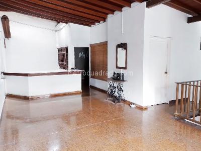 Casa de 5 alcobas en venta en Laureles, Medellín, 252 m² · foto 9 de 19