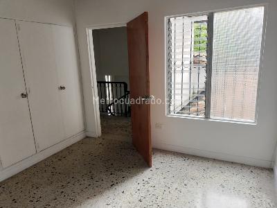 Casa de 4 alcobas en venta en Laureles, Medellín, 240 m² · foto 13 de 19