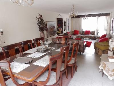 Casa de 4 alcobas en venta en Laureles, Medellín, 430 m² · foto 2 de 18