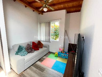 Casa de 5 alcobas en venta en Laureles, Medellín, 160 m² · foto 3 de 15