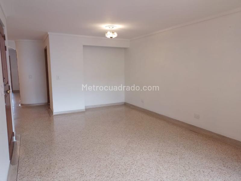 3BR Apartment Near Amenities in Laureles - 3