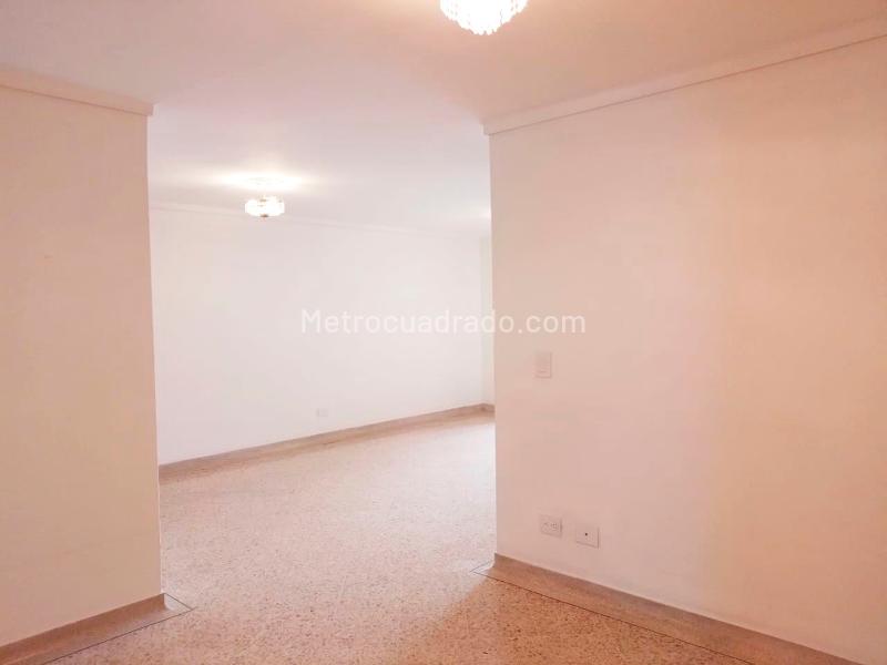 3BR Apartment Near Amenities in Laureles - 5