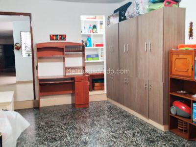 Casa de 3 alcobas en venta en Laureles, Medellín, 200 m² · foto 12 de 20