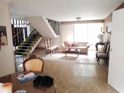 Casa de 4 alcobas en venta en Laureles, Medellín, 405 m² · foto 2 de 18