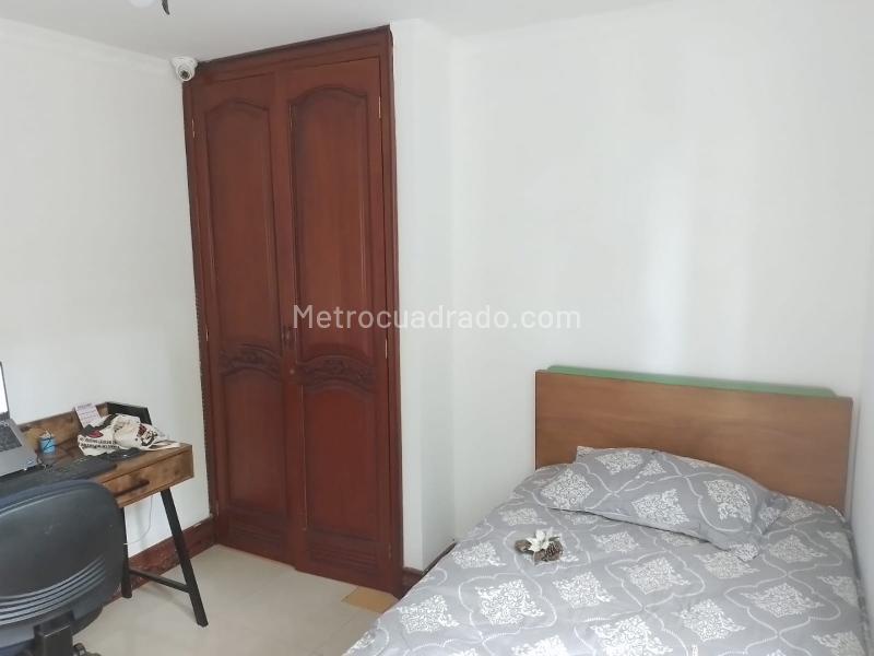 Furnished 4BR Apartment in Laureles - 9