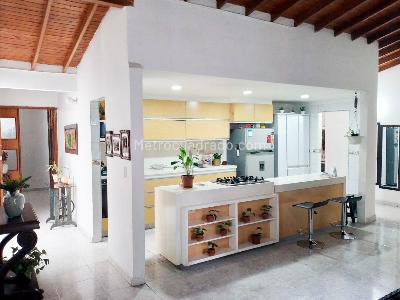 Apartamento de 5 alcobas en venta en Laureles, Medellín, 178 m² · foto 3 de 18