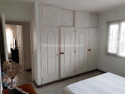 Apartamento de 3 alcobas en venta en Laureles, Medellín, 130 m² · foto 15 de 17