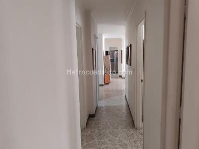 Apartamento de 3 alcobas en venta en Laureles, Medellín, 130 m² · foto 8 de 17