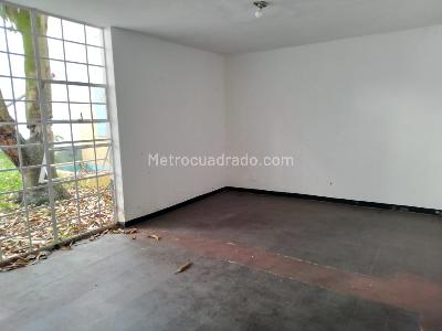Casa de 3 alcobas en venta en Belen, Medellín, 207 m² · foto 2 de 18