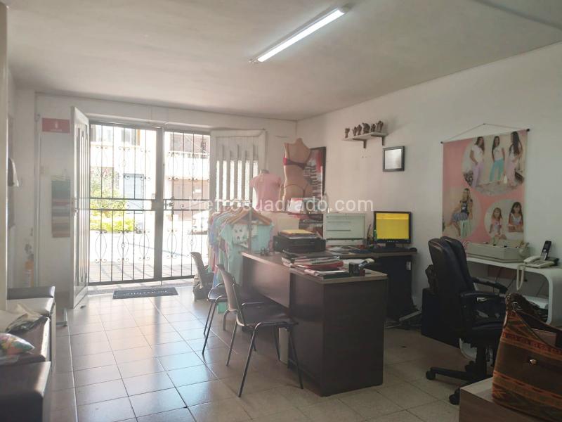 Casa Independiente de 4 Alcobas en Belén con Parqueadero