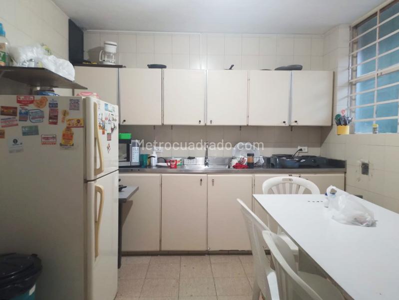 Independent 4BR House in Belen with Parking - 5