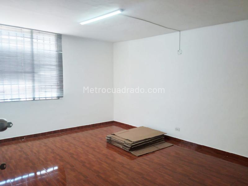 Independent 4BR House in Belen with Parking - 9