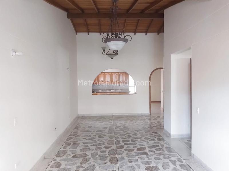 Spacious 4BR Apartment with Terrace in Laureles - 2