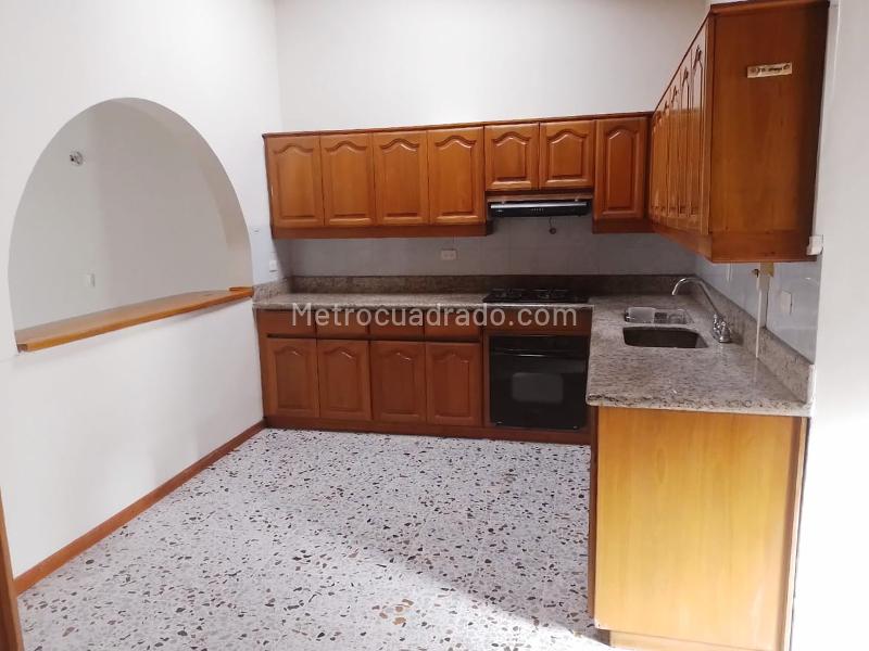 Spacious 4BR Apartment with Terrace in Laureles - 3
