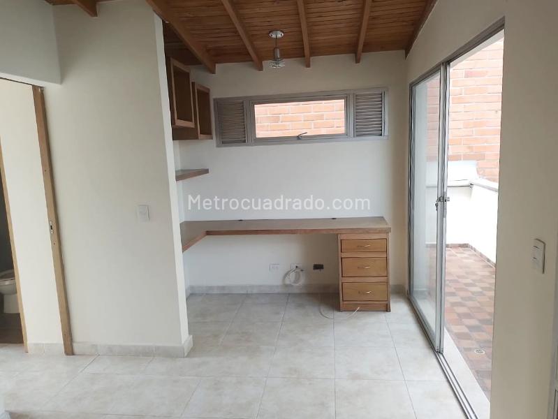 Spacious 4BR Apartment with Terrace in Laureles - 5