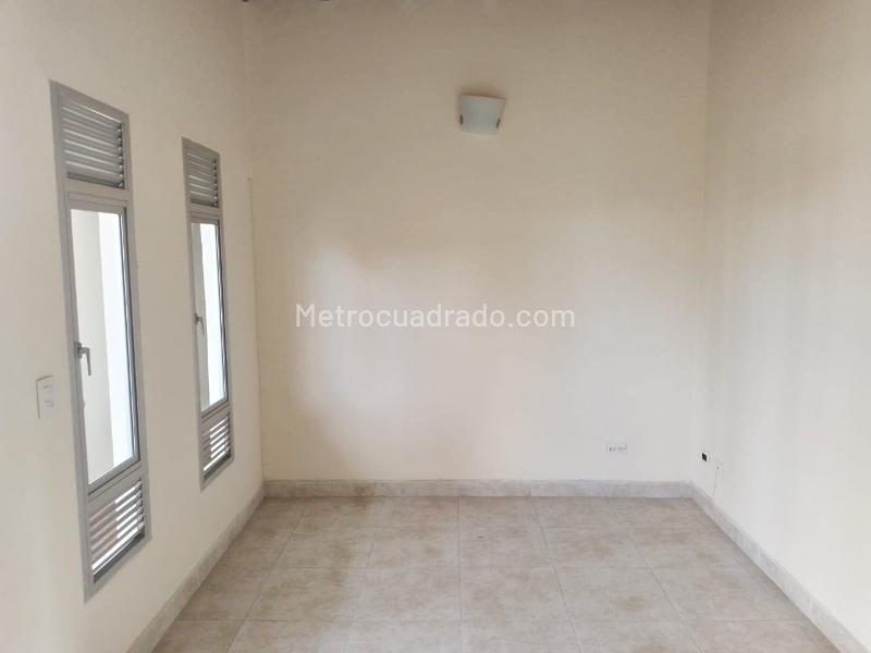 Spacious 4BR Apartment with Terrace in Laureles - 6