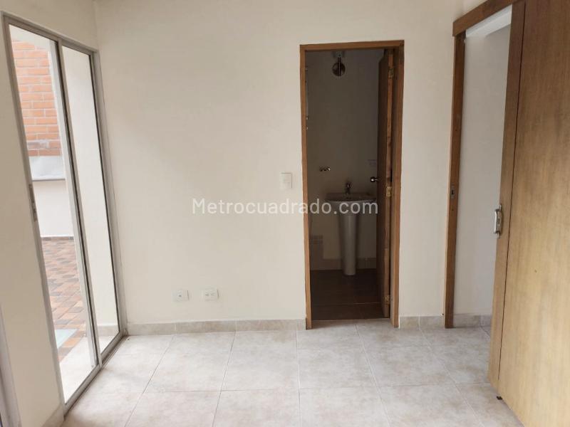 Spacious 4BR Apartment with Terrace in Laureles - 7