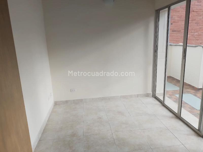 Spacious 4BR Apartment with Terrace in Laureles - 8