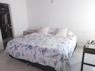 Apartamento de 4 alcobas en arriendo en Laureles, Medellín, 170 m² · foto 11 de 16