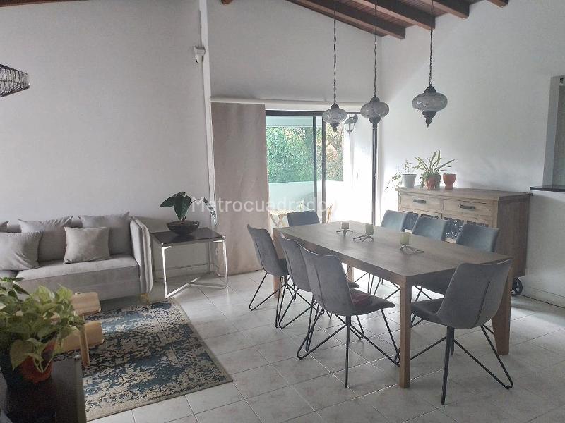 Furnished 4BR Apartment with Balcony in Laureles - 2