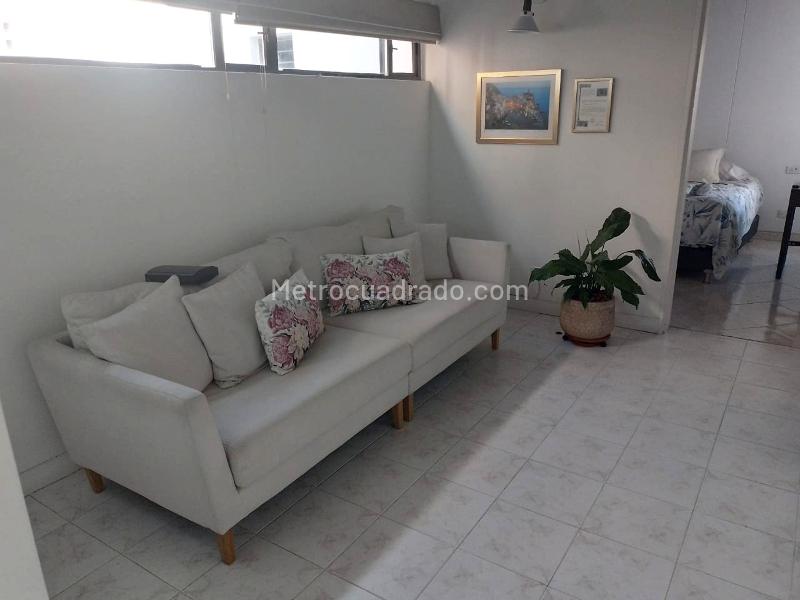 Furnished 4BR Apartment with Balcony in Laureles - 7