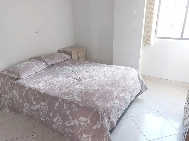 Furnished 4BR Apartment with Balcony in Laureles - 9