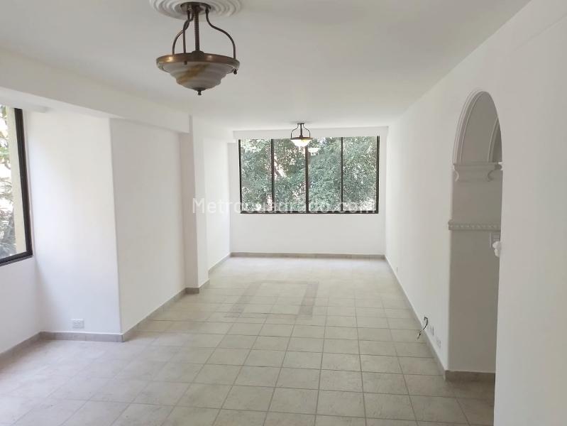 3BR Exterior Apartment for Rent in Laureles with Covered Parking - 2