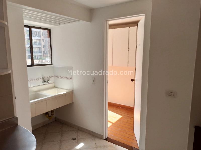 3BR Exterior Apartment for Rent in Laureles with Covered Parking - 4