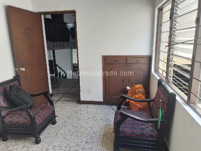 Casa de 5 alcobas en venta en Laureles, Medellín, 487 m² · foto 11 de 15