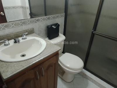 Casa de 5 alcobas en venta en Laureles, Medellín, 487 m² · foto 14 de 15