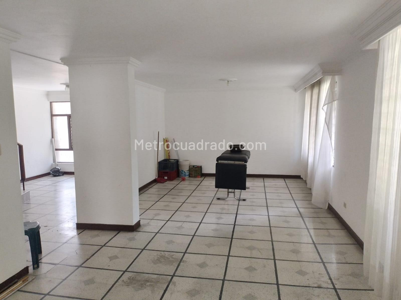 Casa de 5 habitaciones en venta en Laureles, Medellín — imagen 1 de 15