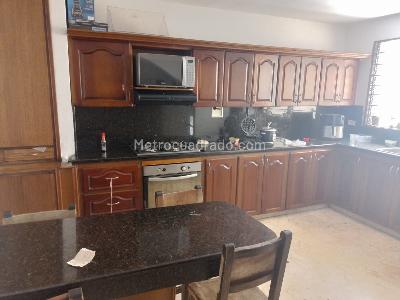 Casa de 5 alcobas en venta en Laureles, Medellín, 487 m² · foto 3 de 15