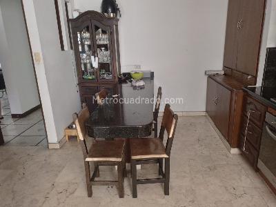 Casa de 5 alcobas en venta en Laureles, Medellín, 487 m² · foto 4 de 15