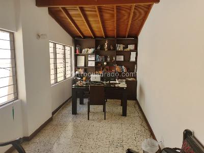 Casa de 5 alcobas en venta en Laureles, Medellín, 487 m² · foto 7 de 15