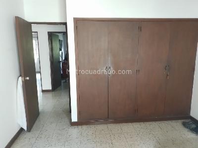 Casa de 5 alcobas en venta en Laureles, Medellín, 487 m² · foto 9 de 15