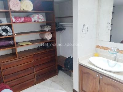 Apartamento de 3 alcobas en venta en Laureles, Medellín, 157 m² · foto 15 de 19