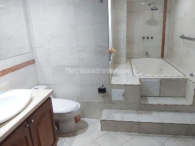 Apartamento de 3 alcobas en venta en Laureles, Medellín, 157 m² · foto 17 de 19