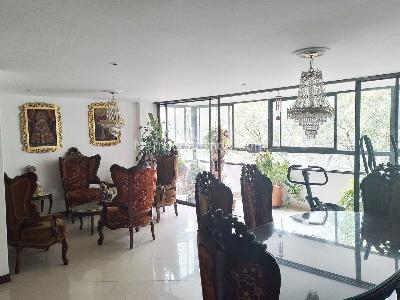 Apartamento de 3 alcobas en venta en Laureles, Medellín, 157 m² · foto 2 de 19