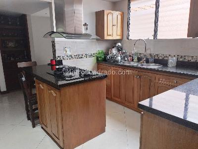 Apartamento de 3 alcobas en venta en Laureles, Medellín, 157 m² · foto 5 de 19