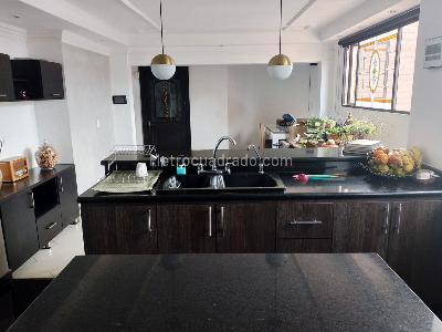 Apartamento de 5 alcobas en venta en Laureles, Medellín, 260 m² · foto 7 de 20